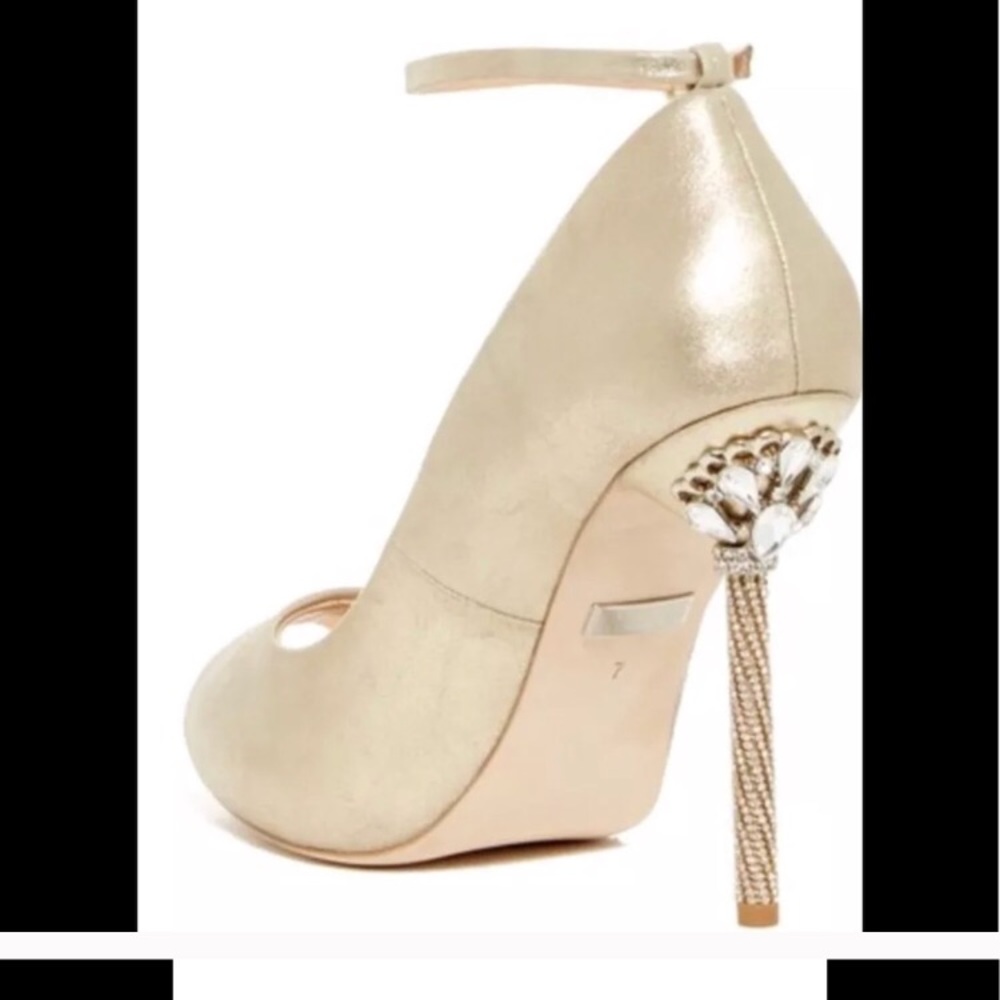 Badgley Mischka pumps
